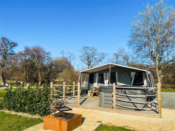 Cae Llwyn - Heron in Powys