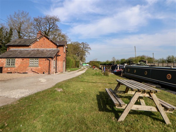 Canal Basin Cottage, 