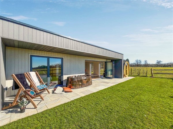Canfields Farm, Horsham
