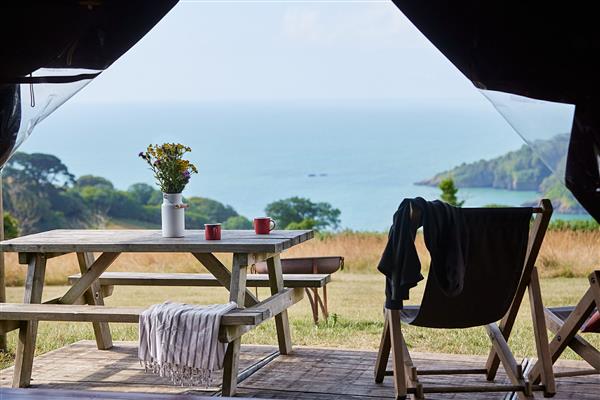 Canvas hideaway with en-suite shower at Fountain Violet Farm in Devon