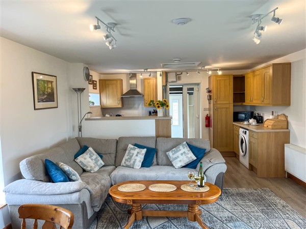 Cheesewring Cottage, Minions