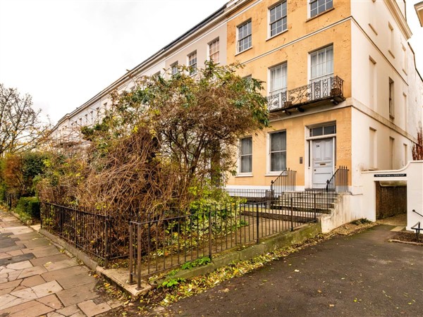 Cheltenham Snug, Cheltenham