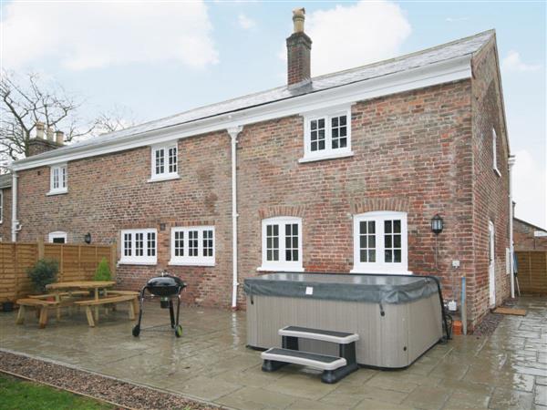 Chestnut Cottage in Wainfleet St Mary, near Skegness, Lincolnshire
