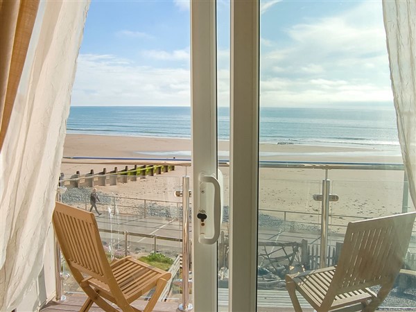 Chwerthin Y Mor Beach House in Gwynedd