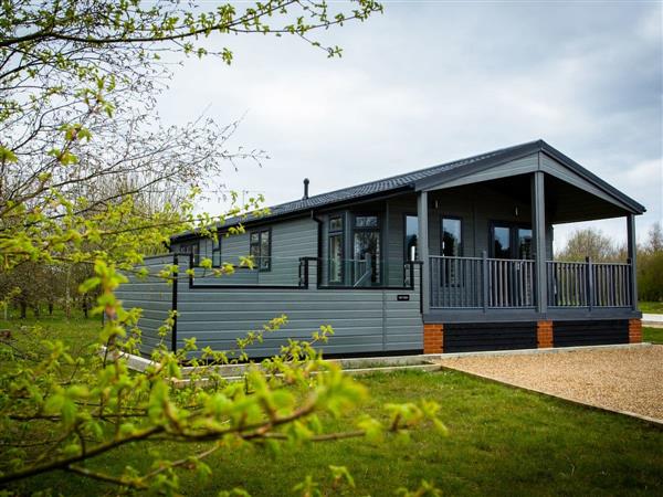 Claywood Retreat Lodges - Oak in Suffolk