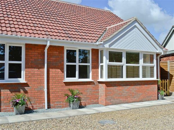 Coastal Cottages - Drift Wood in Sutton-on-Sea, near Mablethorpe, Lincolnshire