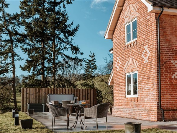 Copper Beech Cottage in Powys