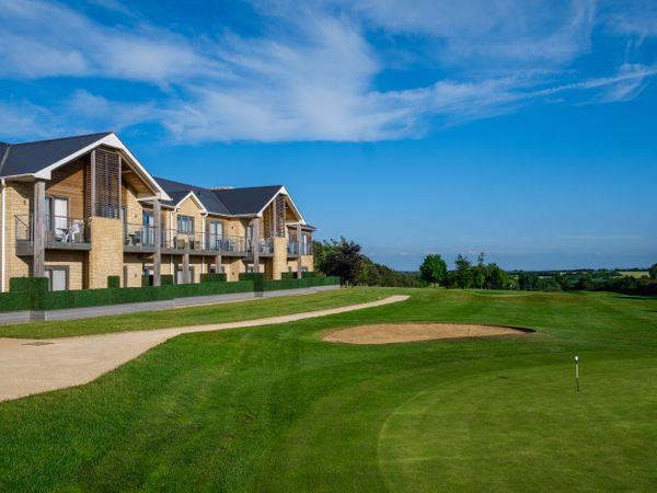 Cotswold Club Apartment Ash 1 in Oxfordshire