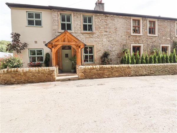 Cottage by the River in Lancashire