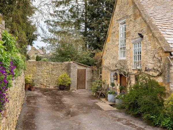 Courtyard House in Gloucestershire