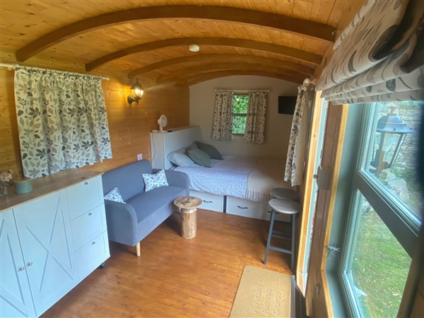 Cozy Cabin Retreat in Newtown in Powys