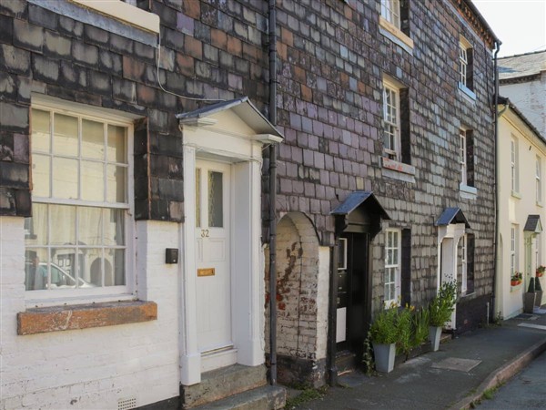Crescent Cottage in Powys
