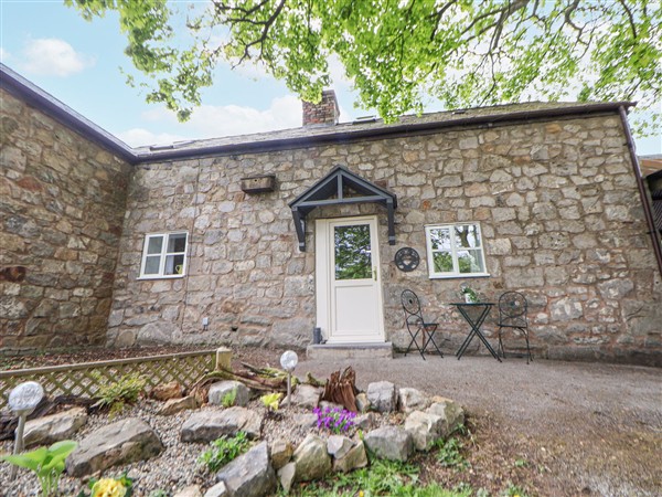 Cuddfan at Swallow Cottage in Clwyd