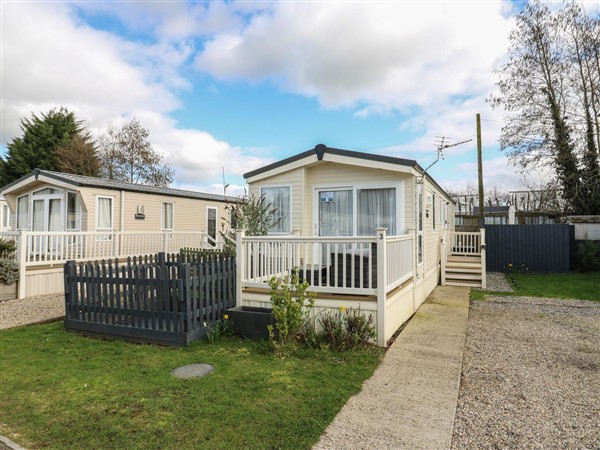 Debonair Atlas Caravan Rental Stonham Barns - Suffolk