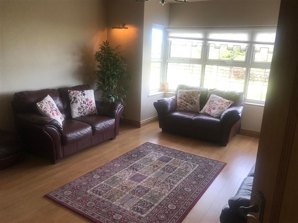 Dungannon 2 Bed Bungalow - Sleeps 5 - Pet Friendly in Co Tyrone