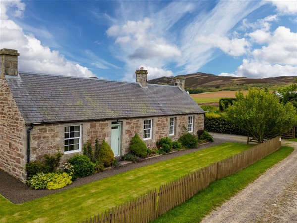 Dusky Cottage in Perthshire