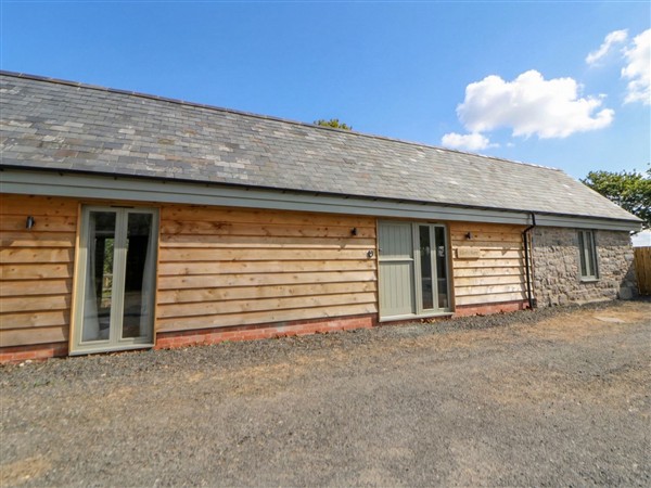 Eleris Barn - Powys