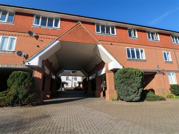 Farnham Park Apartment - Surrey