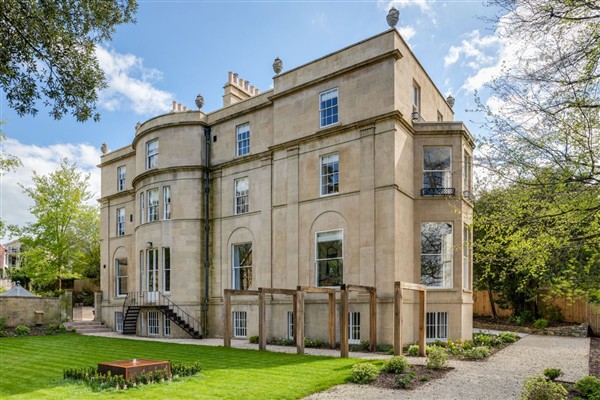 Featherstone Manor, Bath