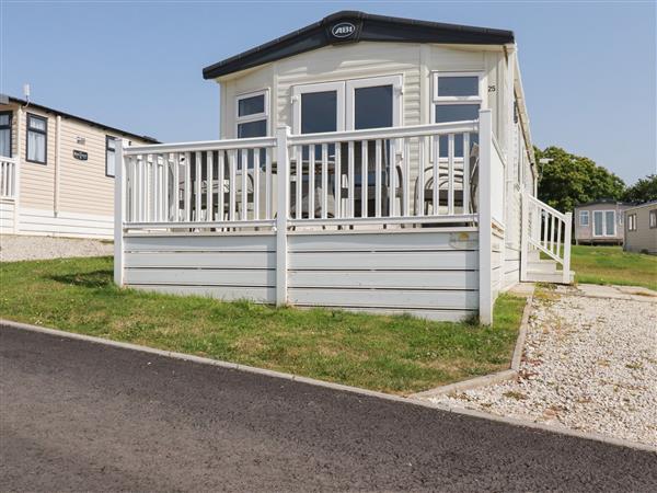 Finch 25 - Meadow Lakes Holiday Park in Cornwall