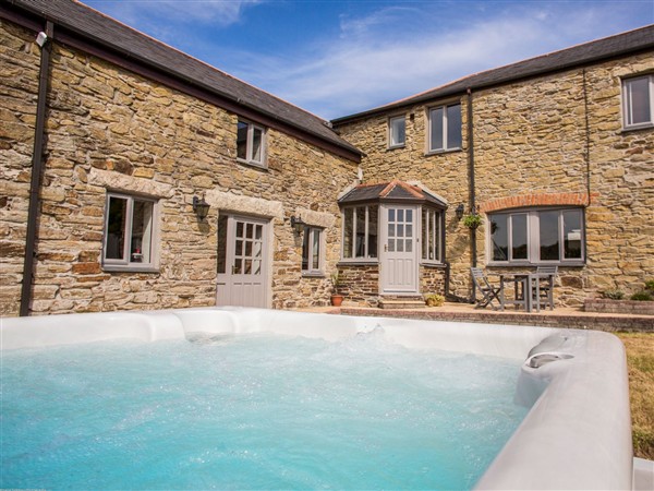 Five Elements Farmhouse in Cornwall