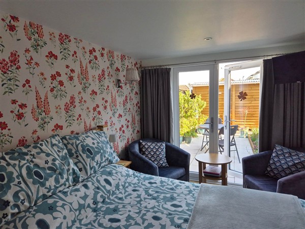 Flower Garden Studio in Sheringham-Cycle friendly in Norfolk