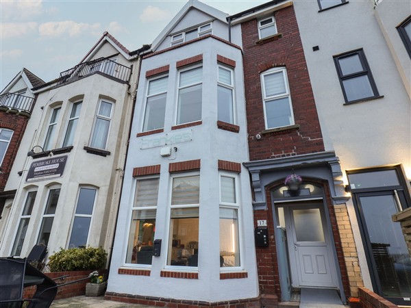 Frankie' s Seaview 3 in North Humberside