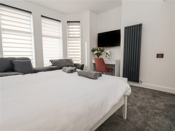 Frankie's Seaview 4 in North Humberside