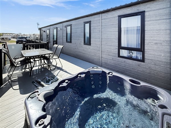 Golden Palm Resort - Palm Grove Lodge 1, Chapel St Leonards