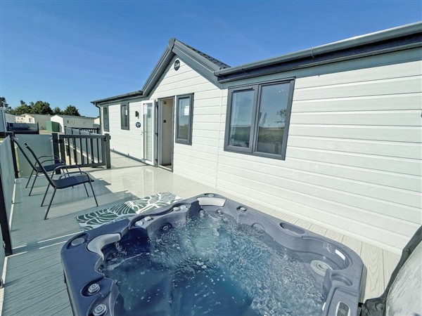 Golden Palm Resort - The Retreat 8, Chapel St Leonards