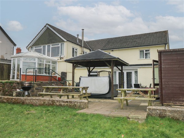Greenhaven, Narberth, Dyfed with hot tub