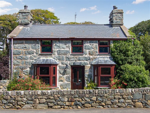Henborth Mawr Period Cottage in Gwynedd