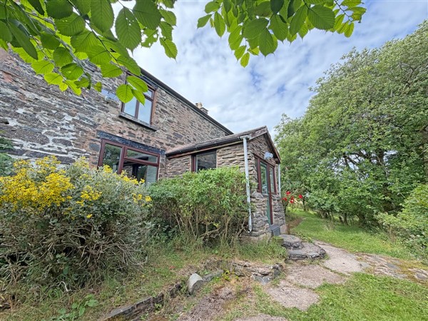 Hendre Aled Farmhouse in Clwyd