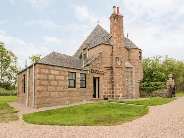 Holly Leaf Cottage - Drum Castle Estate in Drumoak near Peterculter, Aberdeenshire