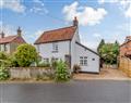 Enjoy a leisurely break at Hollyhedge Cottage; Briston; Holt