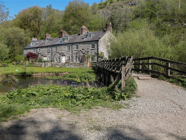 Honeysuckle Cottage in Derbyshire