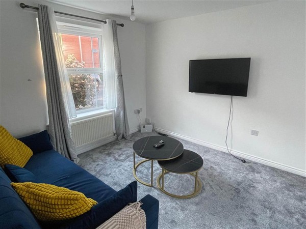 House Sleeps 5 with Garden and Parking in Northamptonshire
