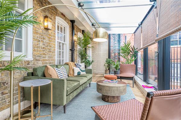 La Rose Apartment in London