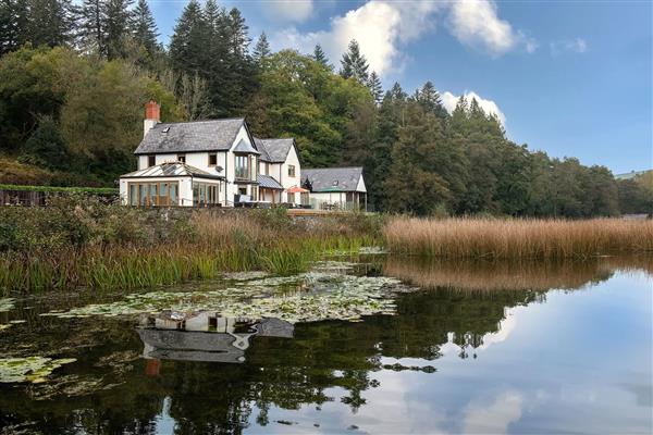 Lake House - Powys