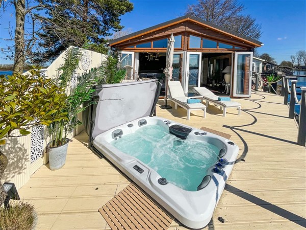 Lake Lodge in Lincolnshire