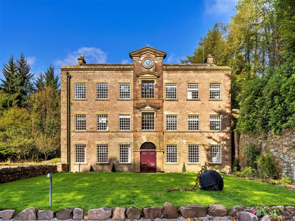 Lakeside House in Cheshire