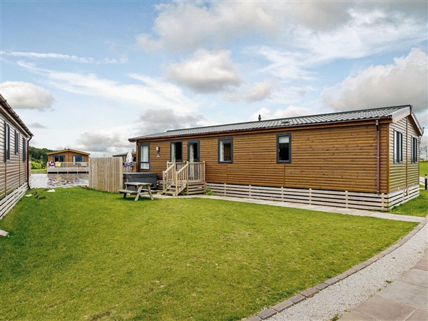 Larch Waterside Spa, 