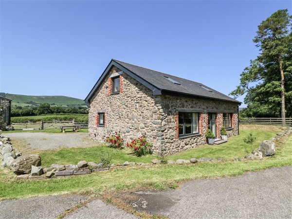 Little Penrhosgoch Barn in Powys