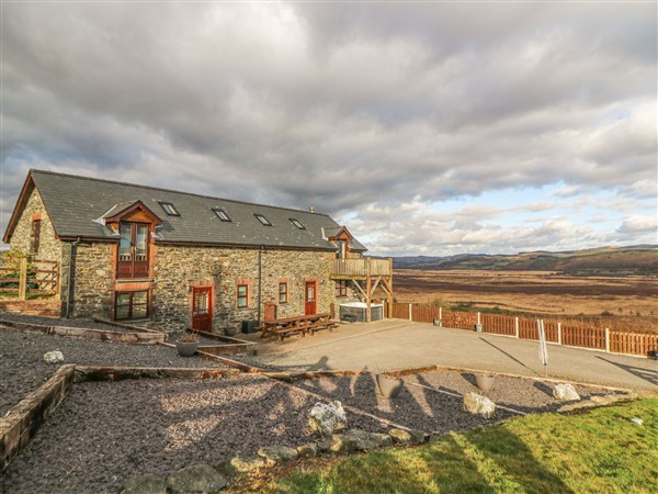 Llwyngwinau Isaf Barn in Tynreithyn near Tregaron, Dyfed