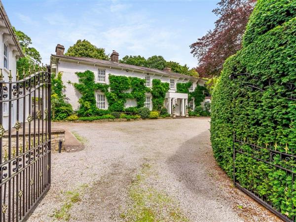 Llwynhelig House in South Glamorgan