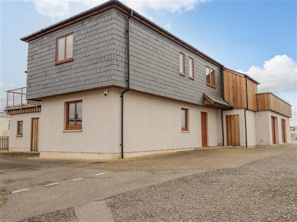 Lossiemouth Bay Cottage in Lossiemouth, Morayshire