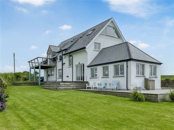 Lower Hendra Cottage, Port Isaac, Cornwall with hot tub