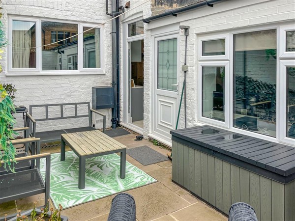 Lune Apartment in Cleveland