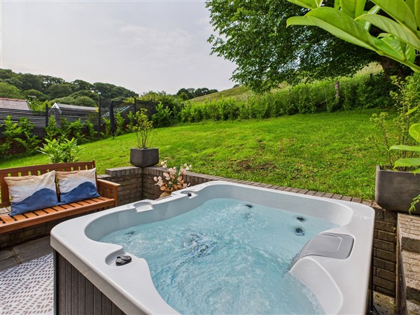 Luxury Beach Stay with Hot Tub, 
