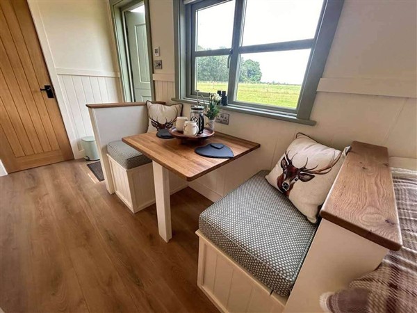 Luxury Shepherds Hut  set in a countryside setting in Hampshire